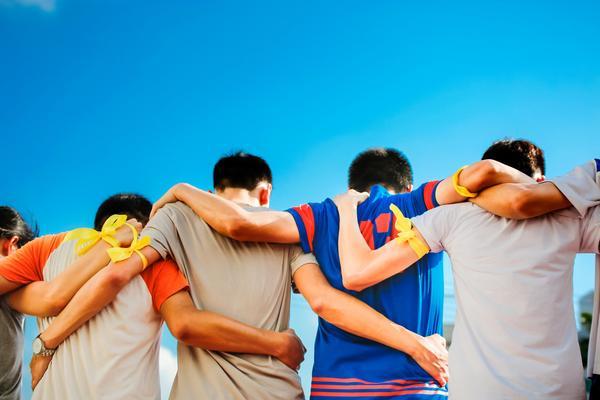 谜影追踪：酒后失踪的朋友何时回归 图1