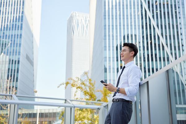《秘密追踪：取保候审男子竟然偷偷离家，不拿手机？》 图1