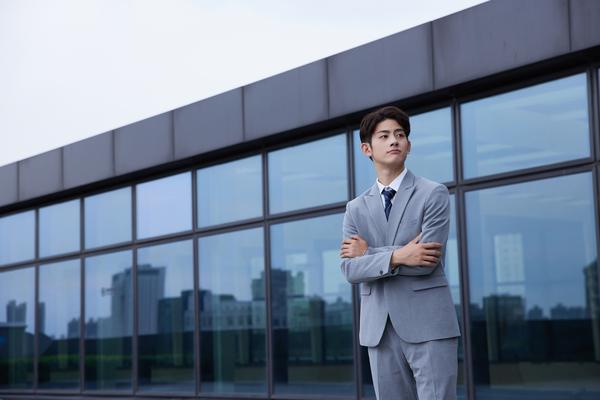 职场权益保护：解析劳动仲裁典型案例 图2