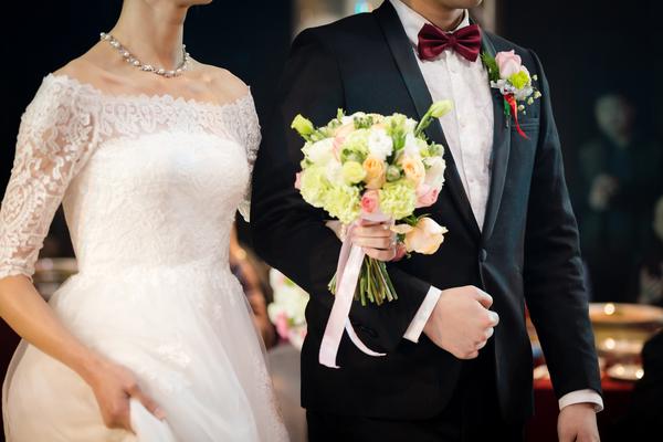 《拖油瓶的浪漫婚礼：与陪伴的力量》 图2