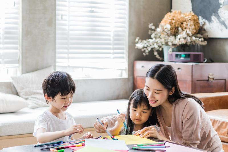 《父母离异引，女儿逃课启示录：成长路上如何破茧成蝶？》 图2