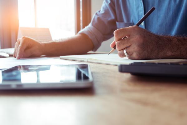 网络买卖合同纠纷案例分析：法律视角下的问题与解决路径 图1